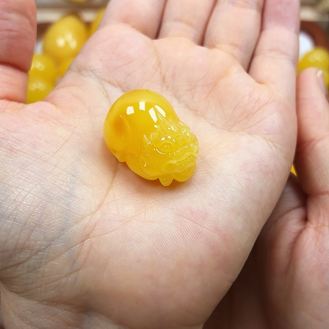 蜜蜡未镶嵌颈饰焦皮浓蜡妖花貔貅