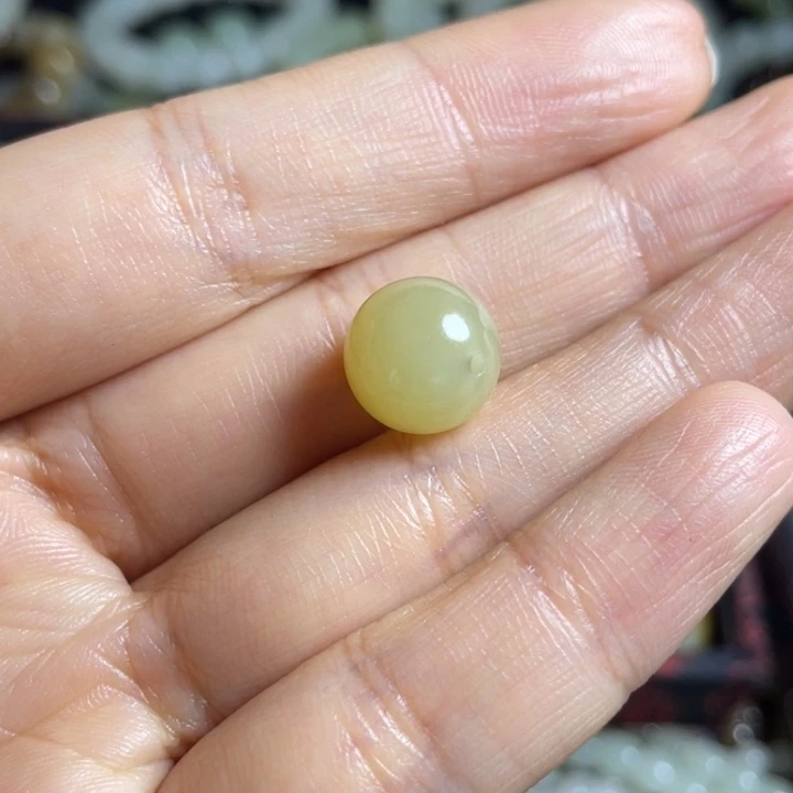 颈饰未镶嵌和田玉（糖玉）桃***1多样性发货