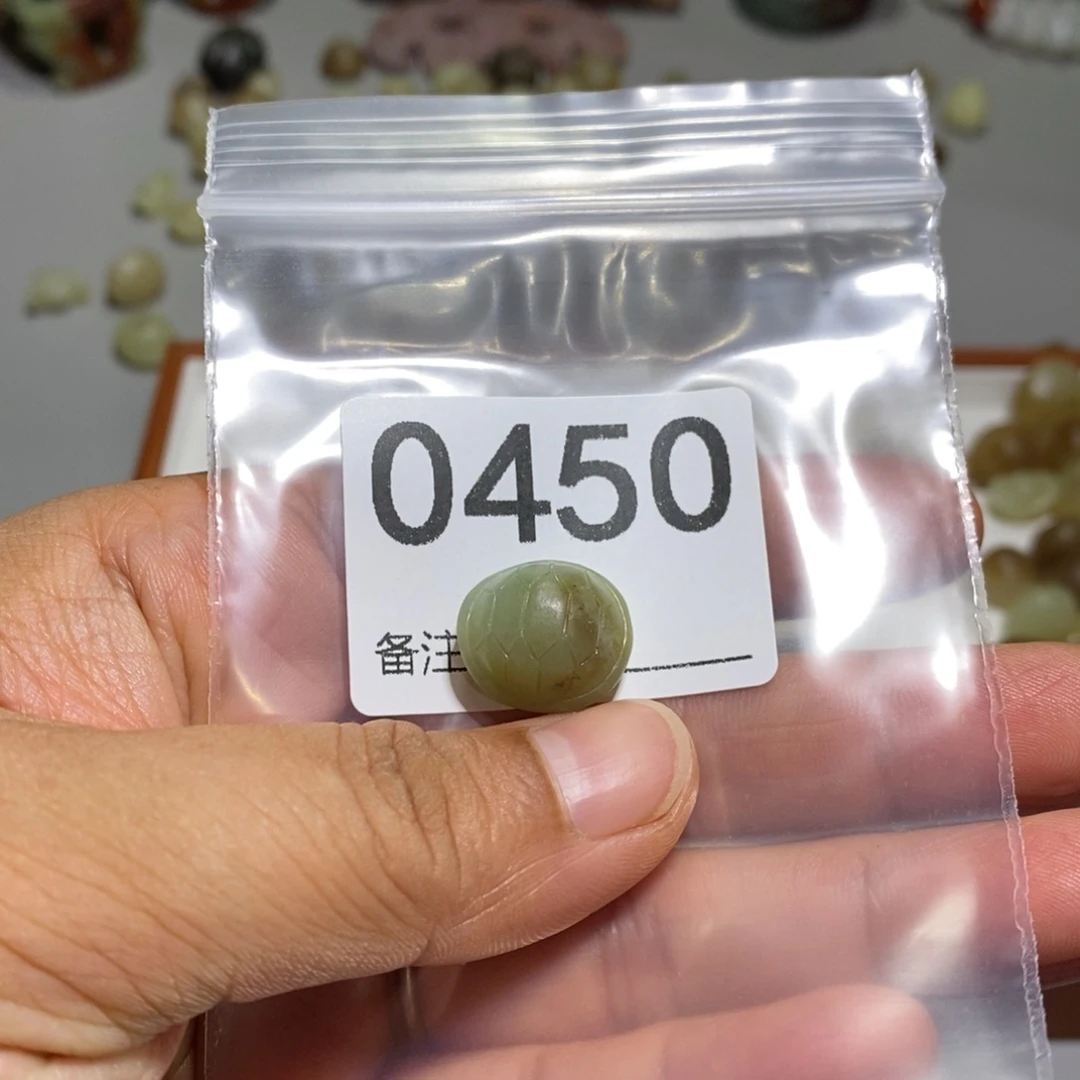 颈饰未镶嵌透闪石质玉琪**胜