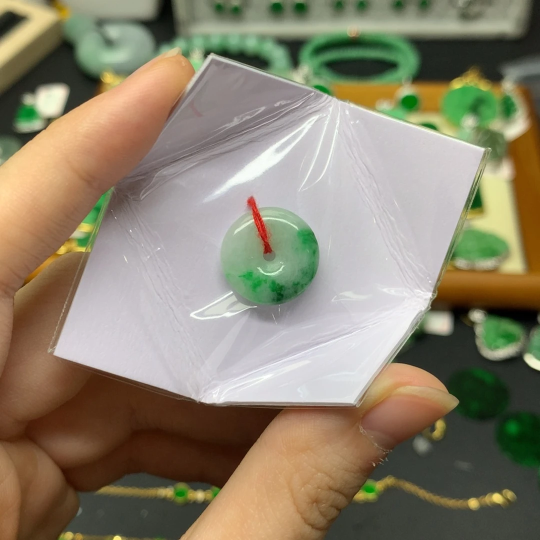 翡翠未镶嵌颈饰有纹裂