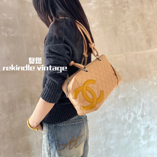 95新 Chanel/香奈儿 复燃精选/香奈儿 奶茶色康鹏保龄球单肩包