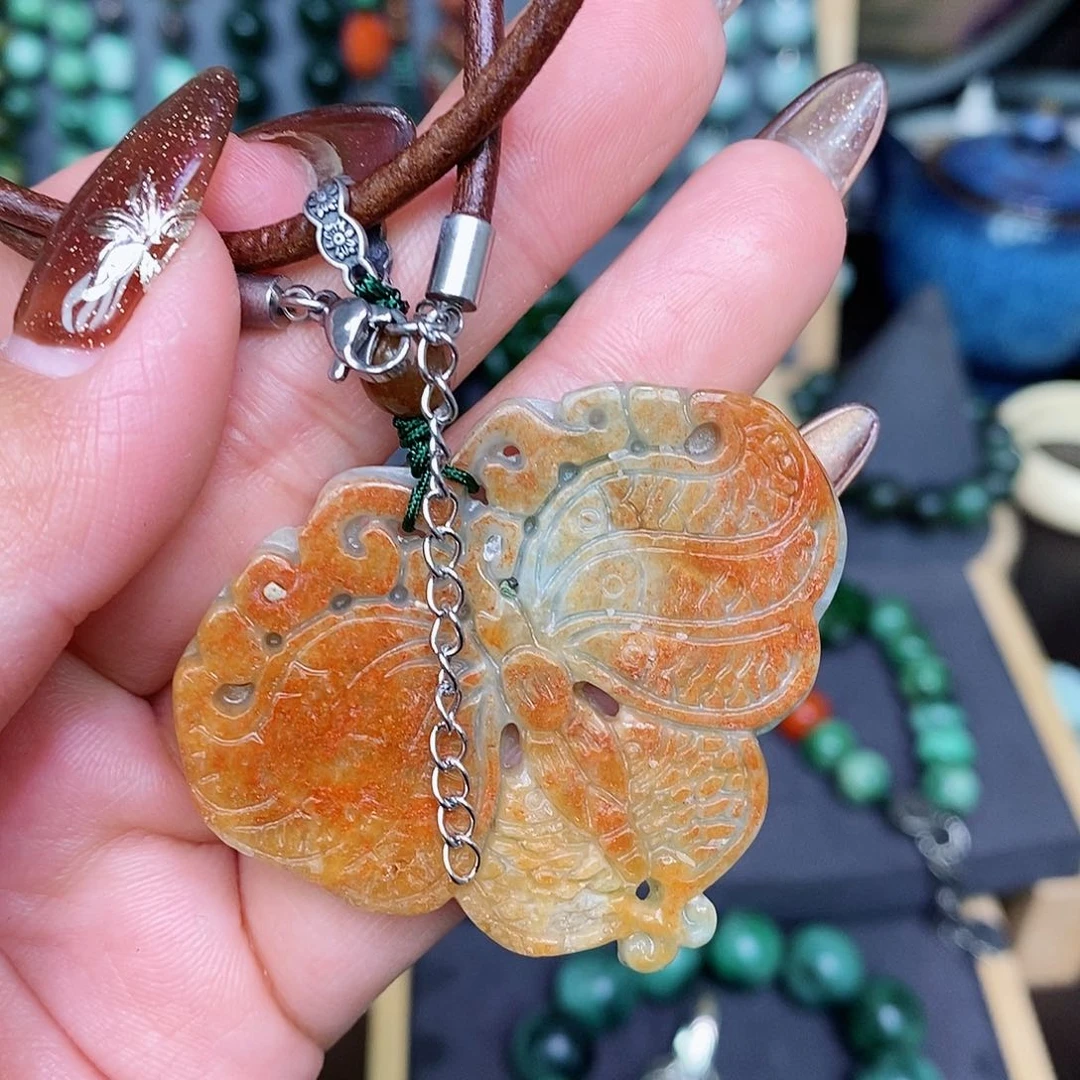 翡翠颈饰未镶嵌漂亮美眉