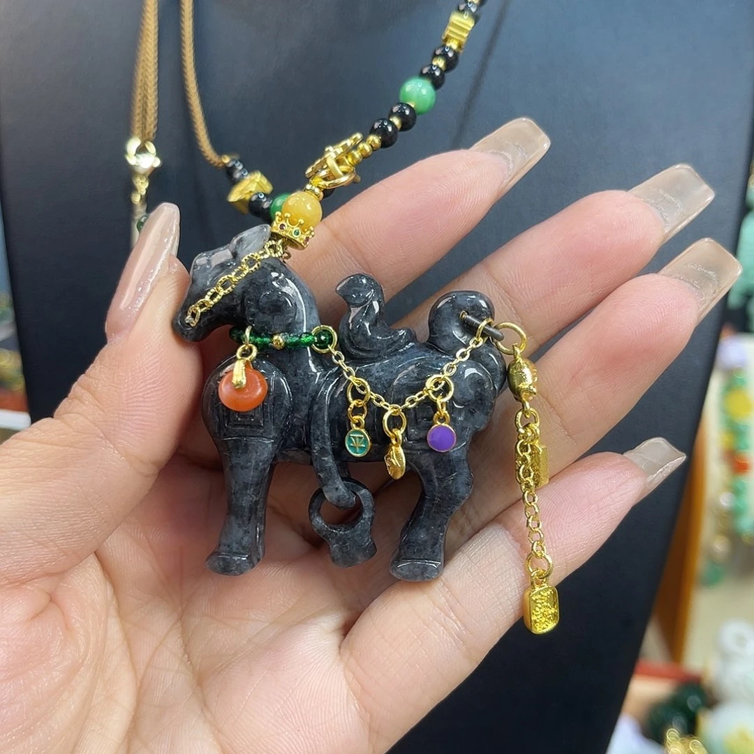 白***精翡翠未镶嵌颈饰炸