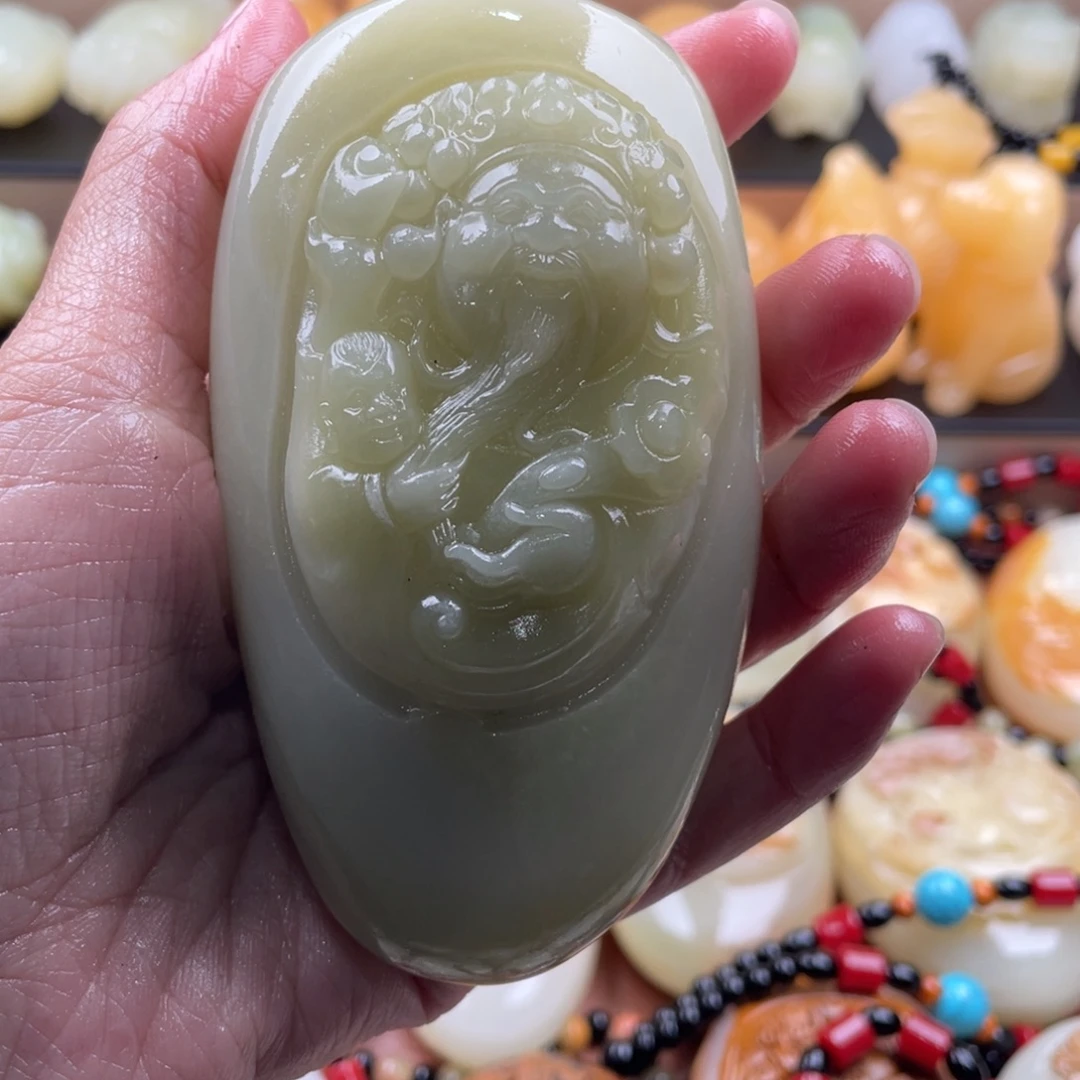 人***己石材古青石手把件
