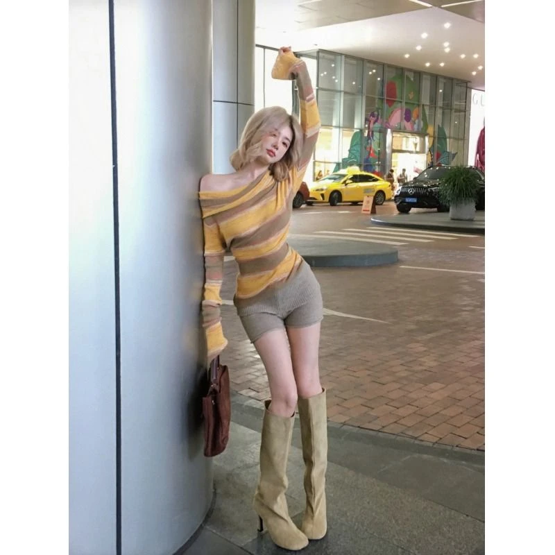 撞色条纹斜领一字肩针织衫女秋季甜辣妹毛衣内搭纯欲收腰修身上衣