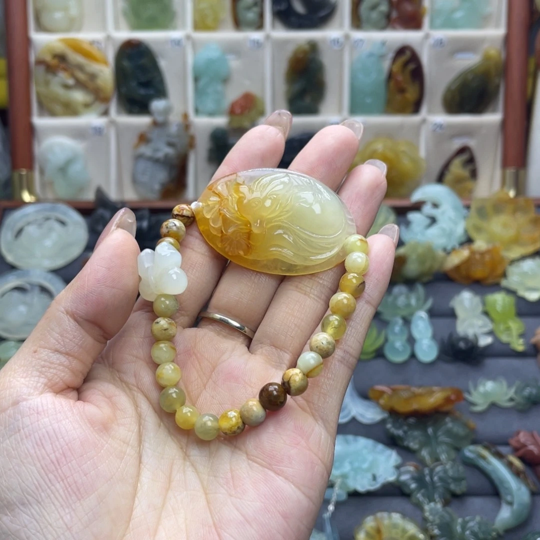 蛇纹石玉未镶嵌颈饰