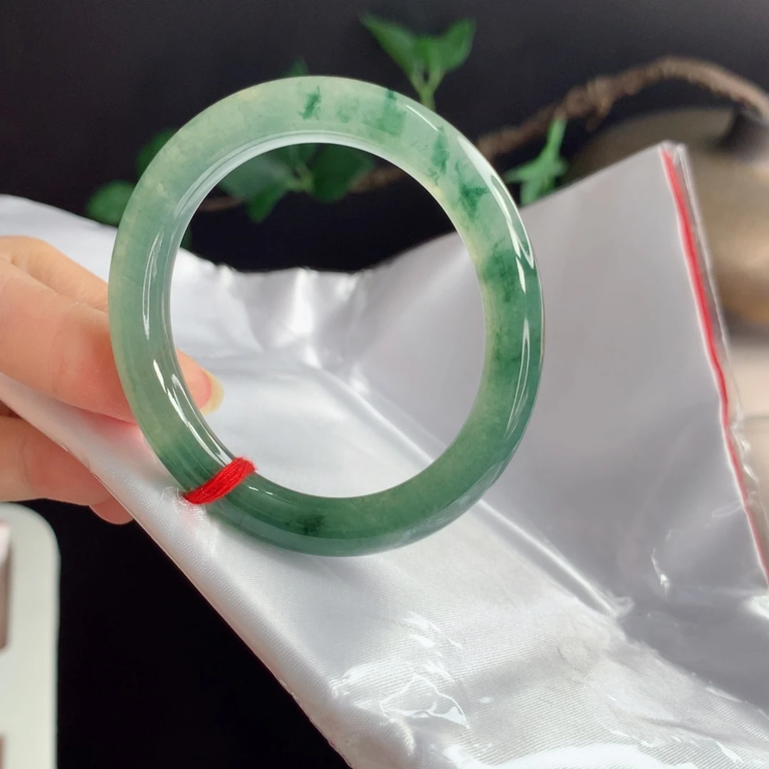 翡翠手镯未镶嵌（29号）（贵妃圆条）