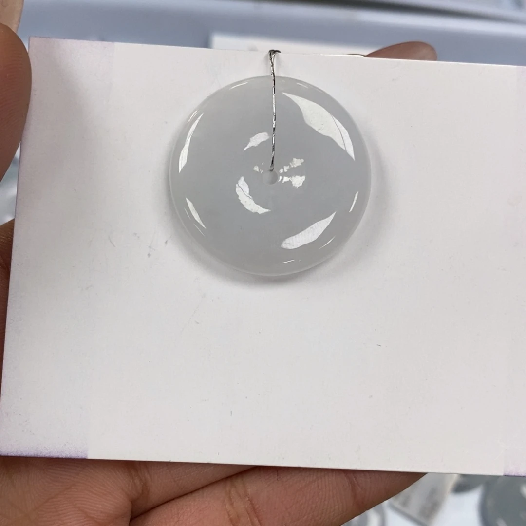 翡翠颈饰未镶嵌平安扣