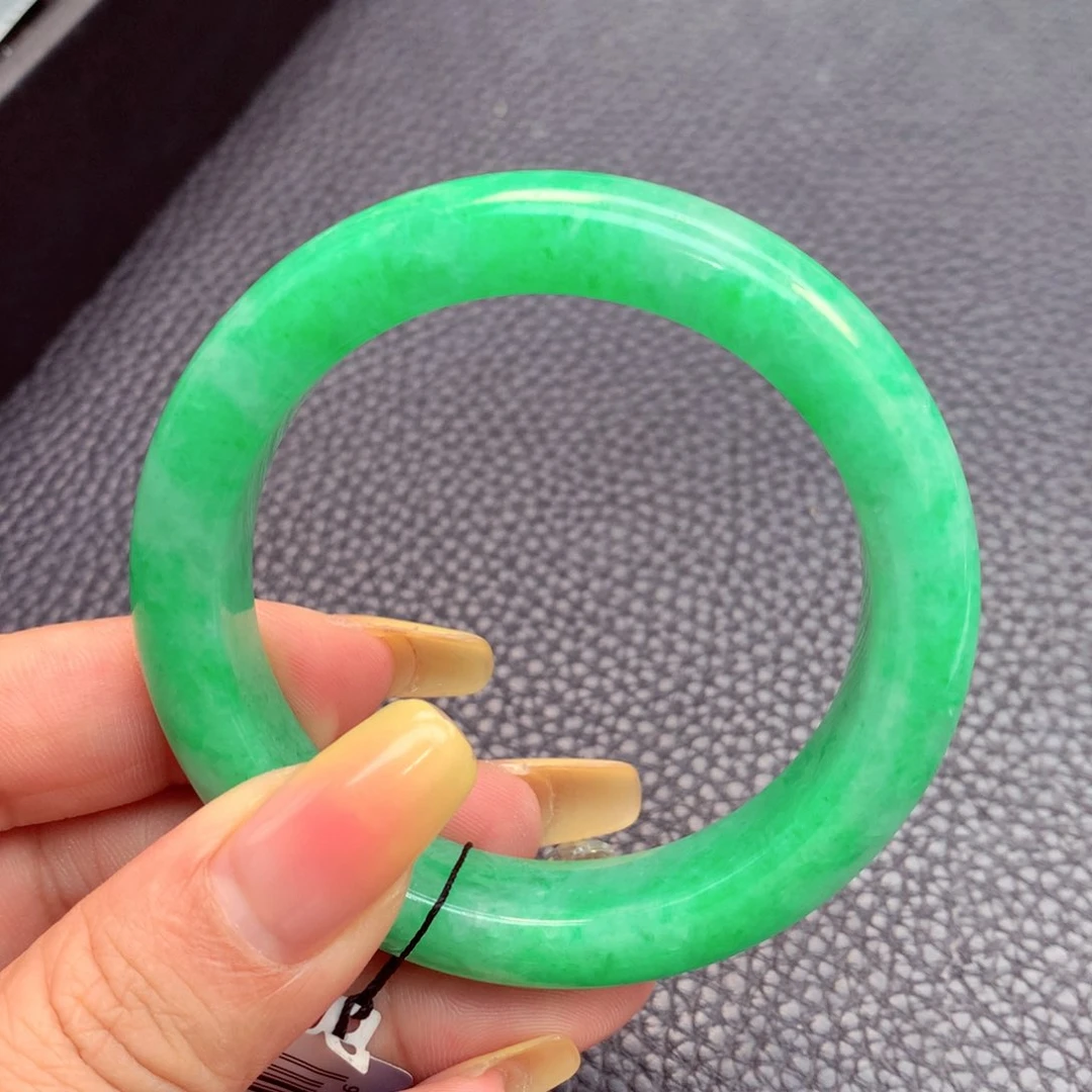 翡翠手镯未镶嵌缅甸