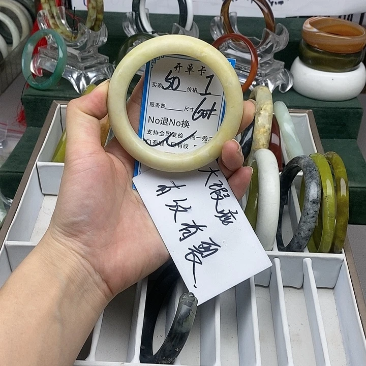 蛇纹石玉未镶嵌手镯