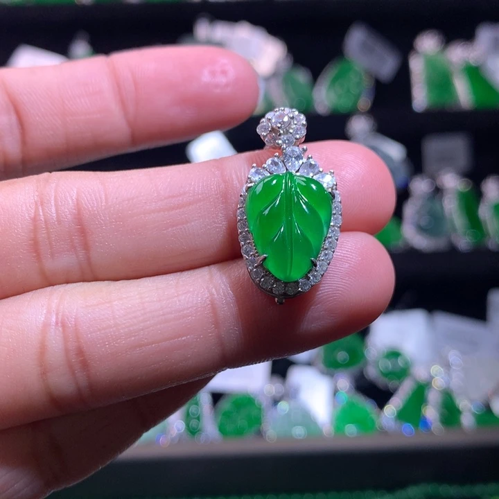 【闪购商品】颈饰银S925镶嵌翡翠