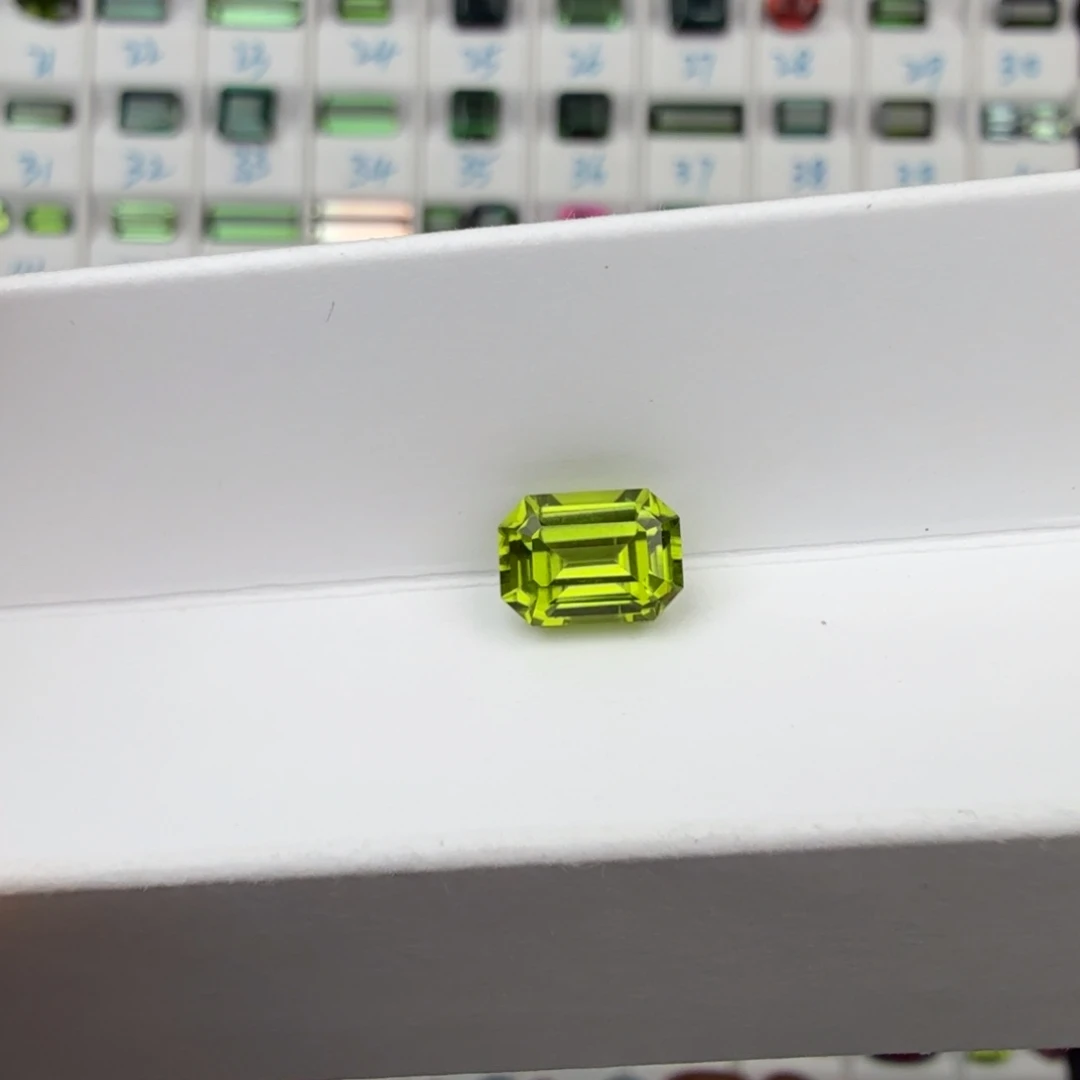 笔搁橄榄石未镶嵌天然2.43克拉