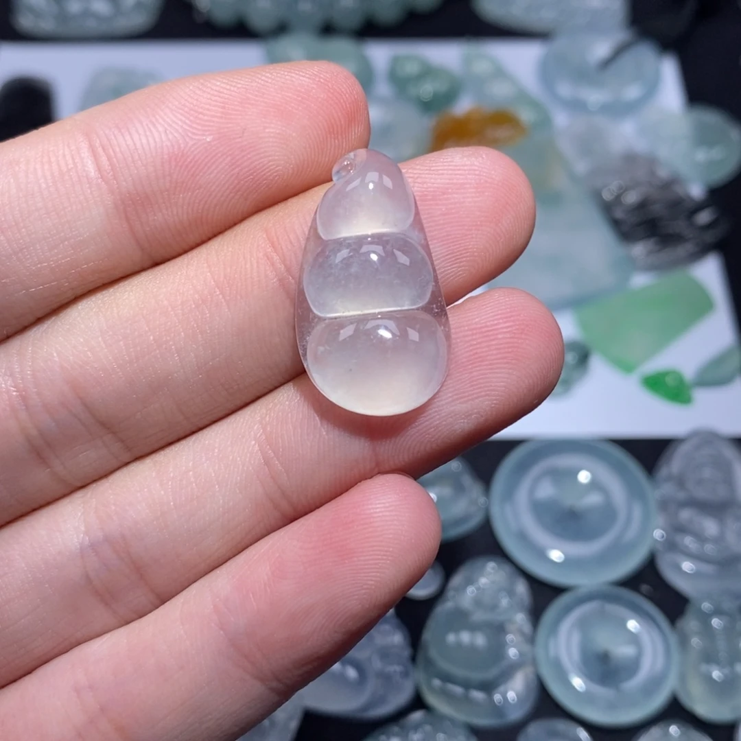 翡翠未镶嵌颈饰豆子