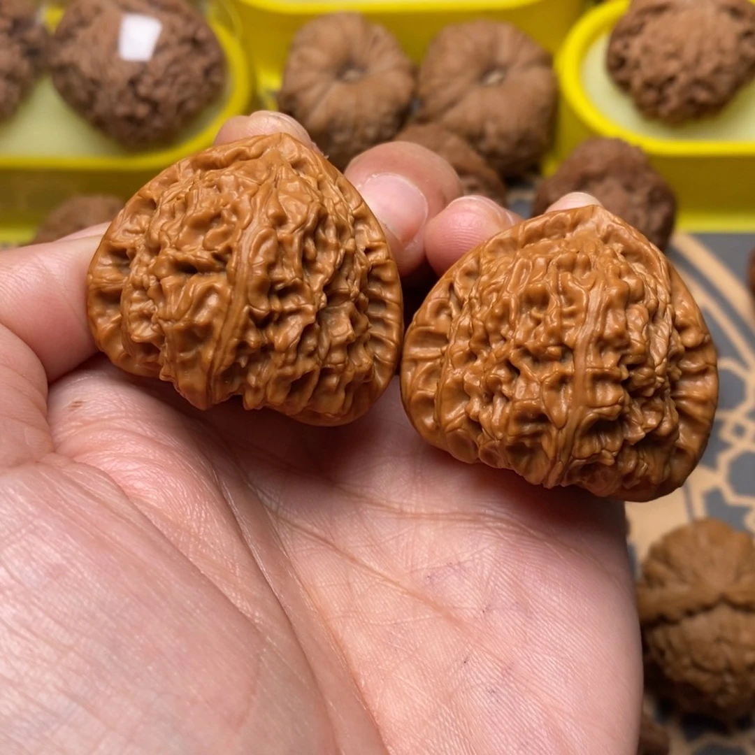 文玩核桃吊坠三****妹三角40.5