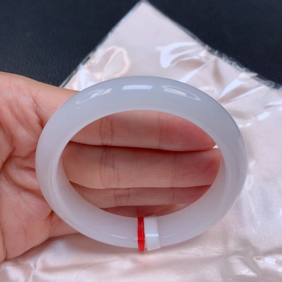 翡翠手镯未镶嵌天然