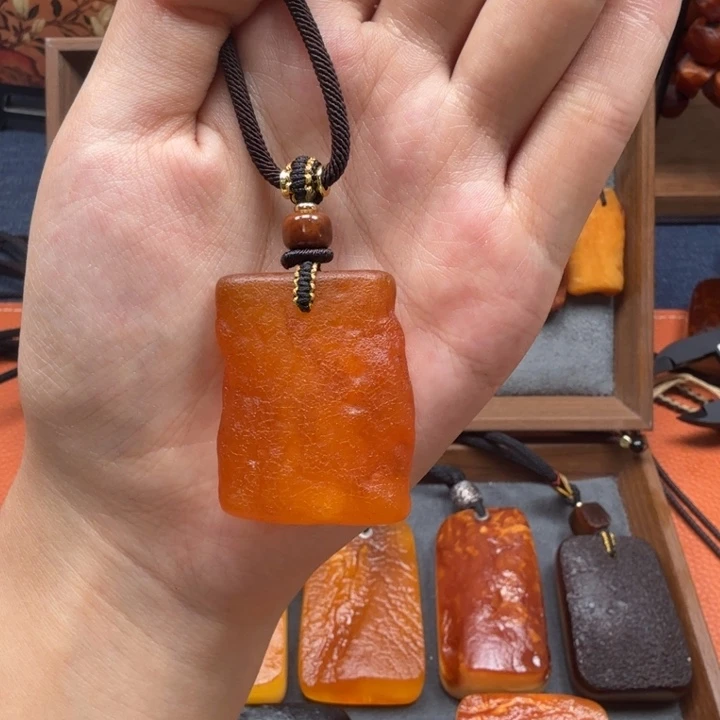 蜜蜡未镶嵌吊坠(赠链)