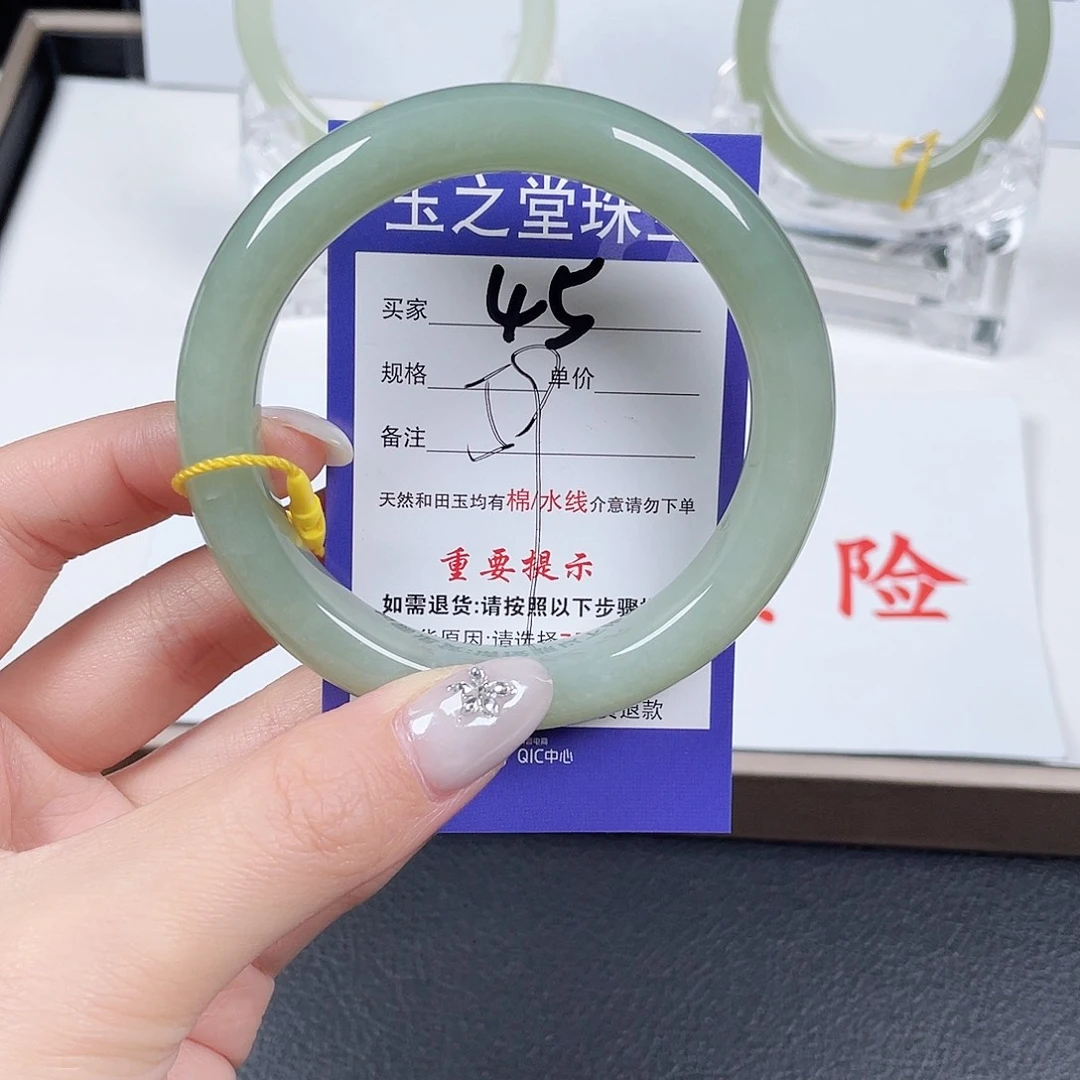 未镶嵌手镯和田玉童*