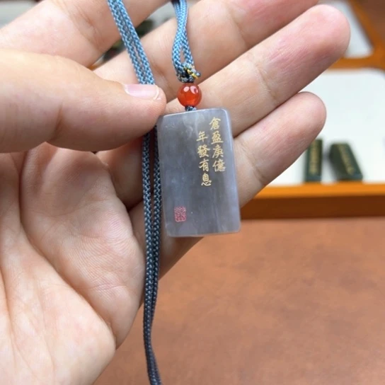 颈饰未镶嵌和田玉（糖玉）