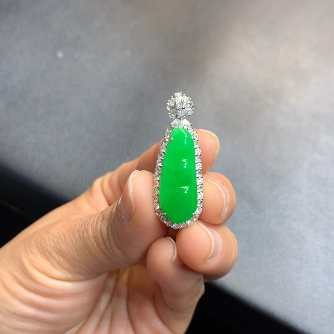 翡翠吊坠(不含链)18K金镶嵌