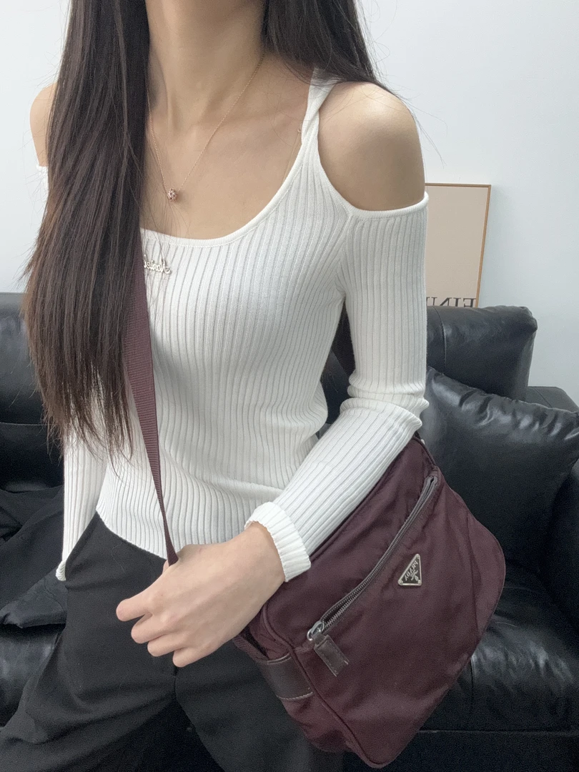 95新 Prada/普拉达 降落伞斜挎包 单肩包 00145