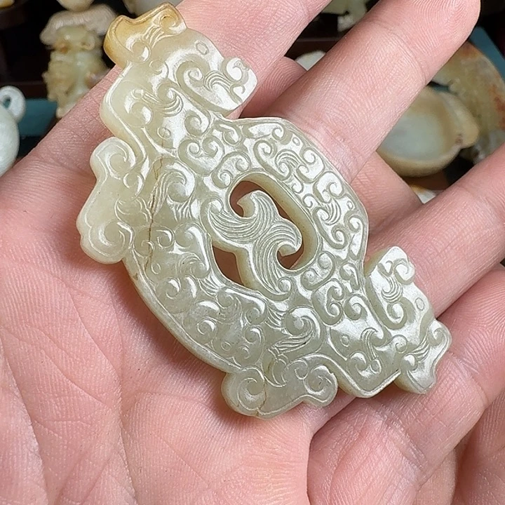 透闪石质玉未镶嵌挂件