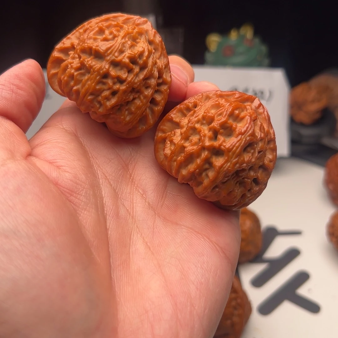 文玩核桃把件三角白43文玩核桃