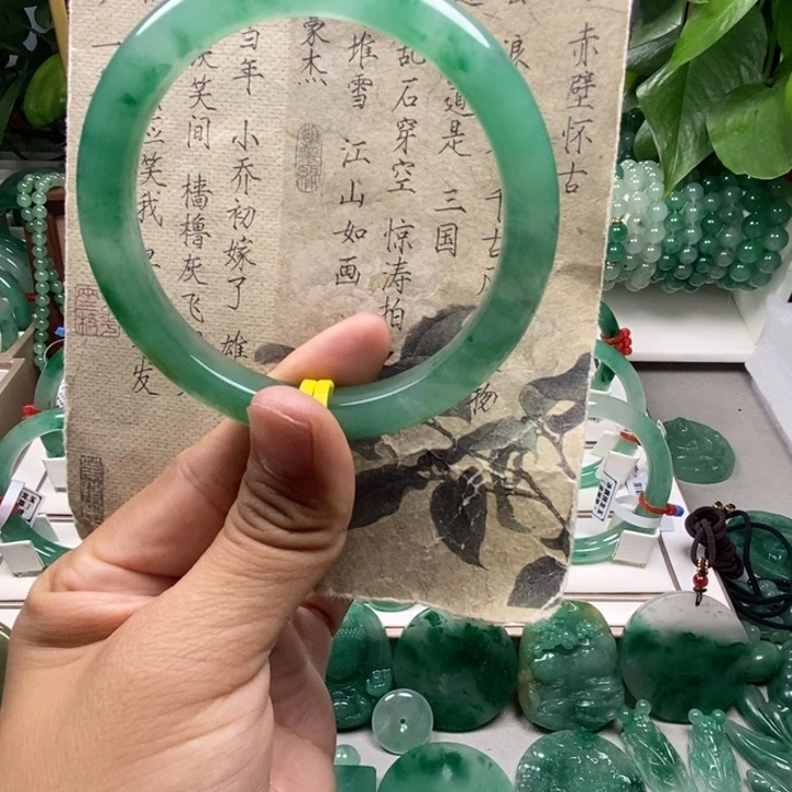 未镶嵌手镯石英质玉