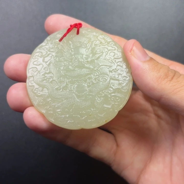 那***师和田玉未镶嵌挂件