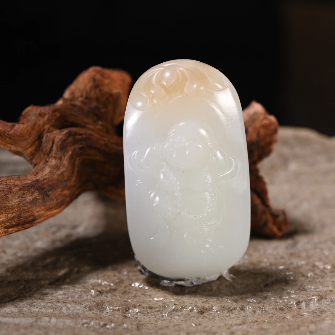 Lot8838 25YU103688和田玉且末糖弥勒佛挂坠/匡时