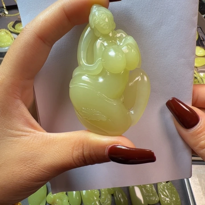 颈饰未镶嵌和田玉（黄玉）