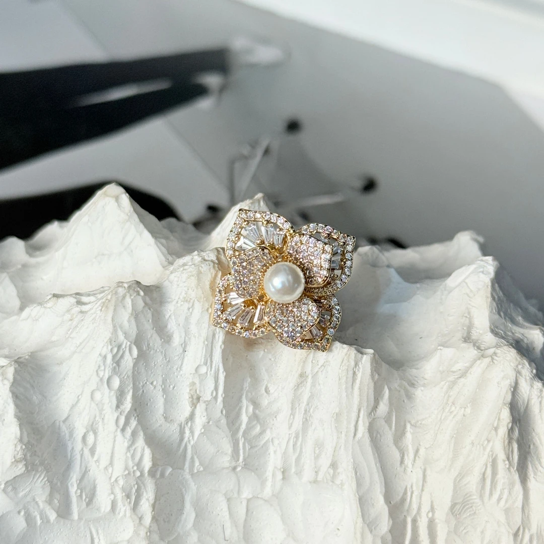 铜合金仿水晶胸针 禧娘娘-磁吸款时尚百搭简约设计师胸针-S3551