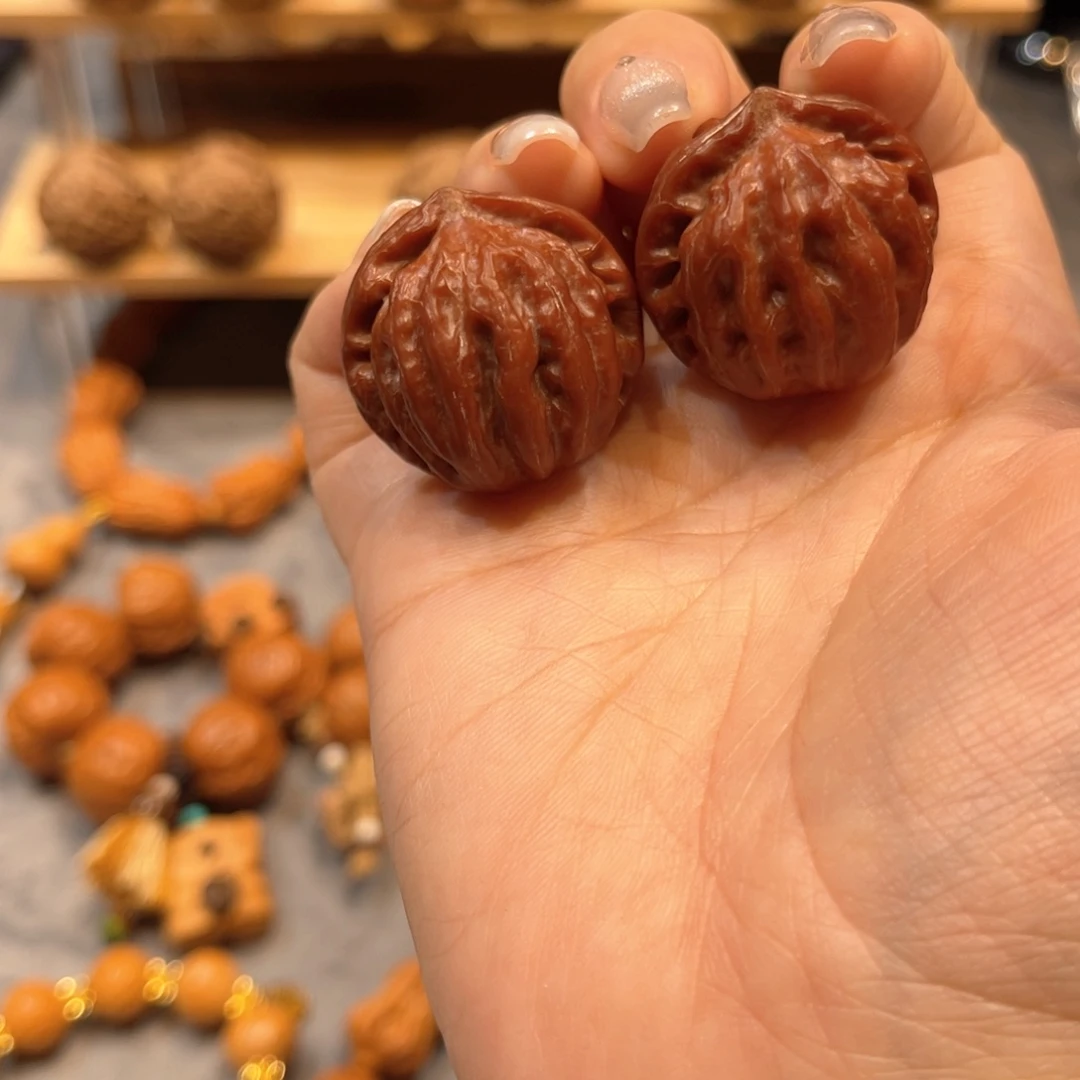 把件文玩核桃红皮西瓜纹