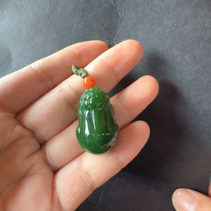 颈饰未镶嵌和田玉（碧玉）