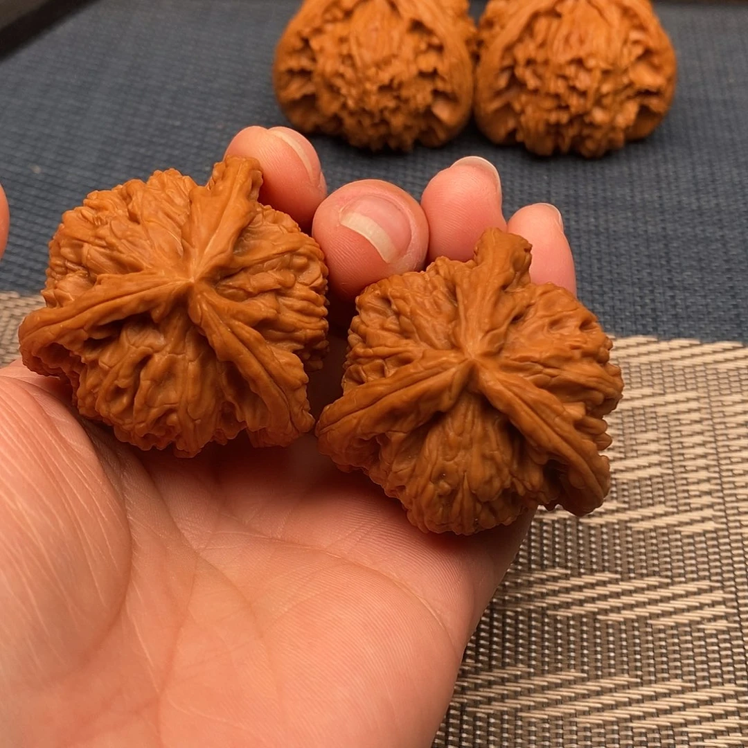 岁***声文玩核桃吊坠三棱