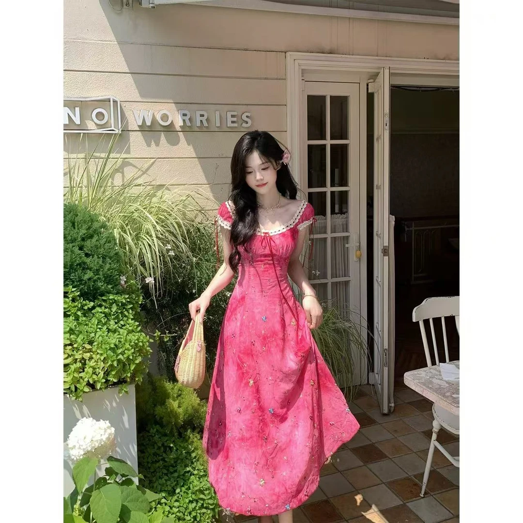 溪溪靓衫 莓果派对 夏季浪漫多巴胺玫红扎染刺绣碎花收腰连衣裙女