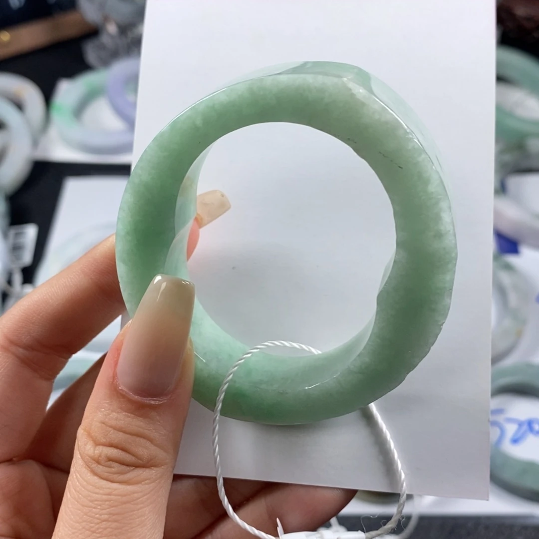 未镶嵌翡翠手镯定制翡翠基地质检发货