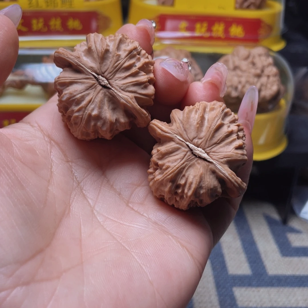 $***$核桃38三角白文玩