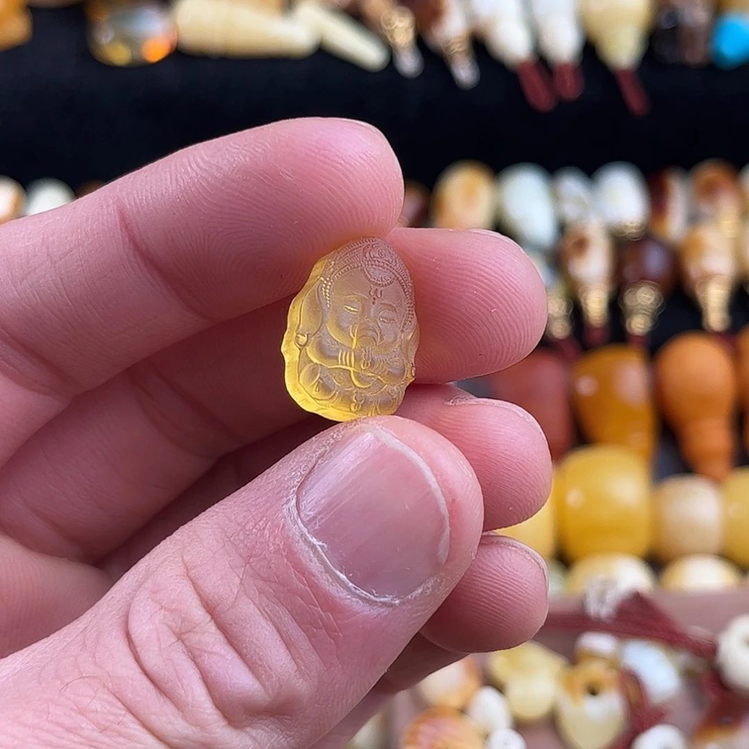 蜜蜡未镶嵌珠宝奇石