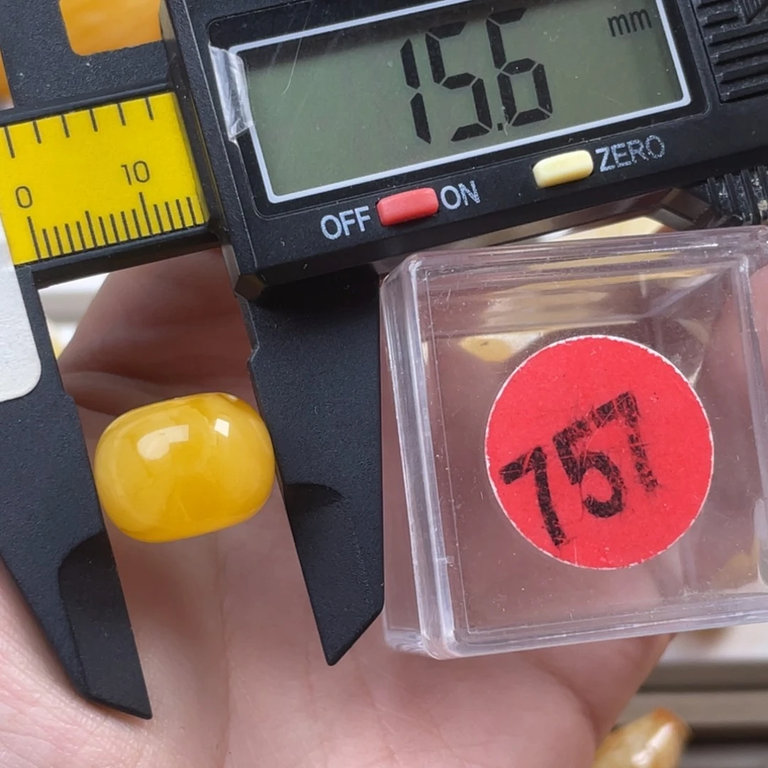 蜜蜡未镶嵌珠宝奇石