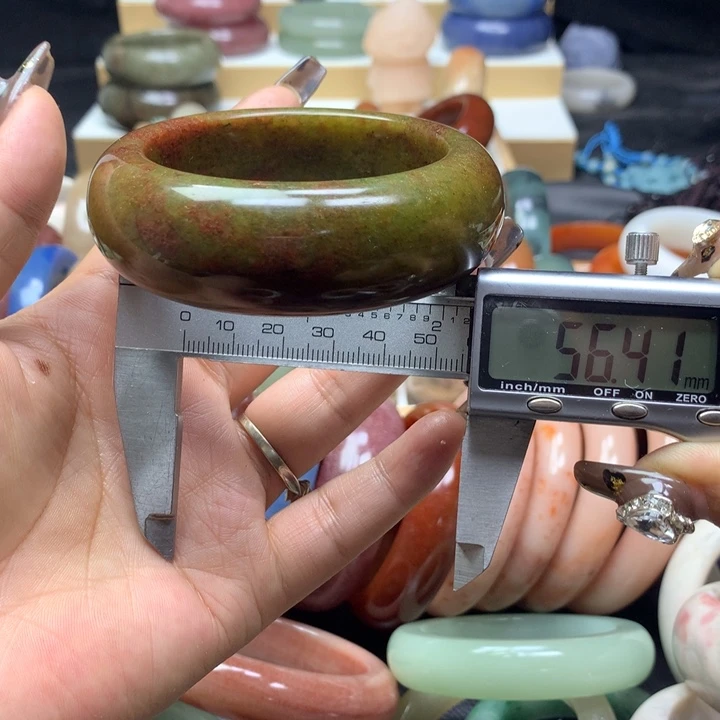 未镶嵌手镯石英质玉