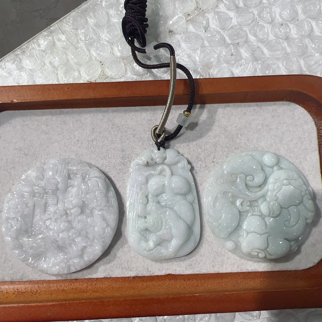 天然A货翡翠山水牌、貔貅、生肖牌吊坠(多样性发其一)