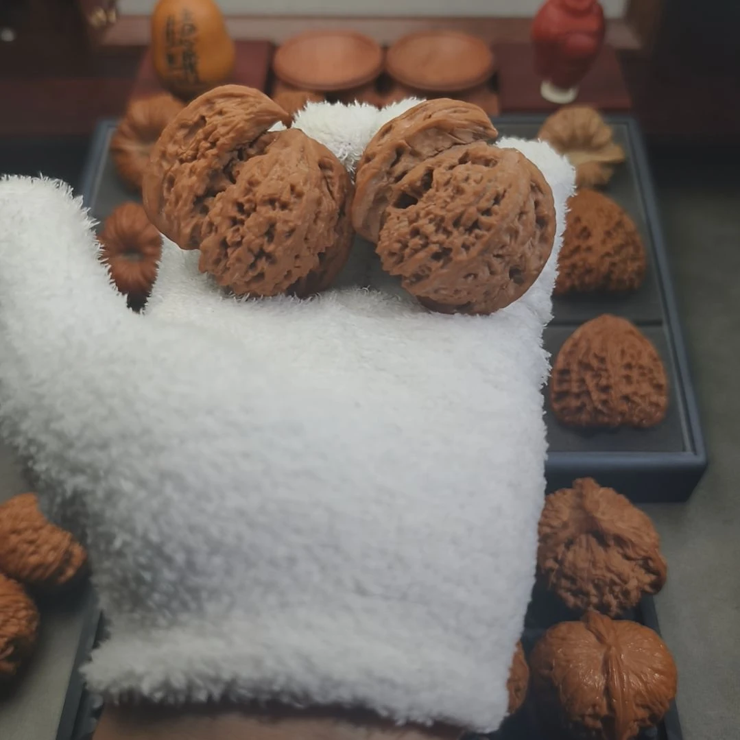 文玩核桃把件52南疆石犀牛望月