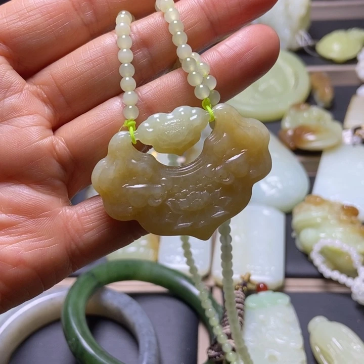 和田玉未镶嵌挂件