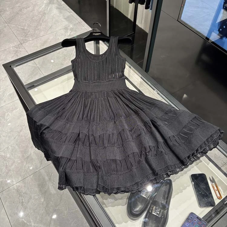 25年春装新款女装 时尚U领弹力针织无袖蓬蓬裙摆连衣裙-25041