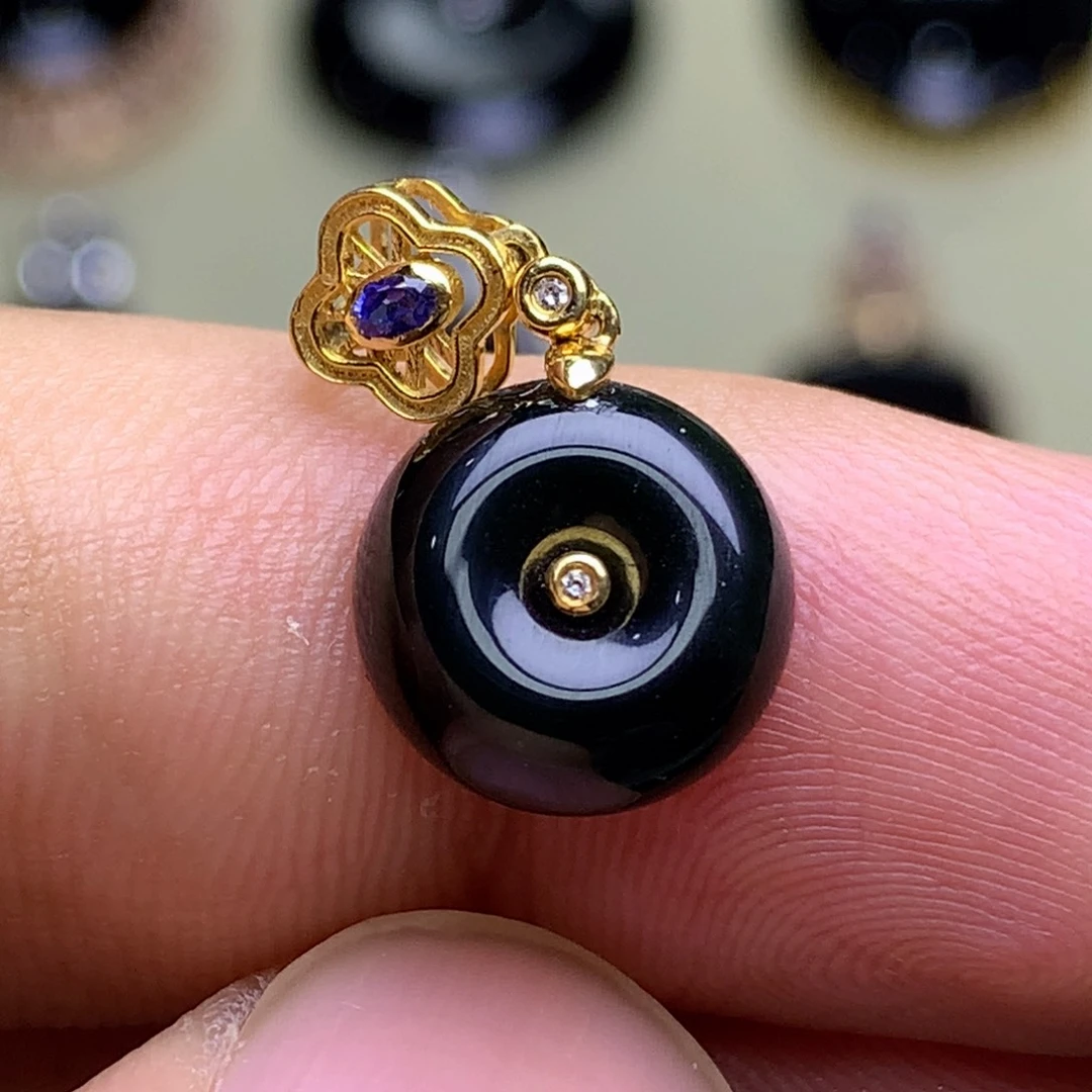 颈饰18K金镶嵌翡翠墨翠平安扣