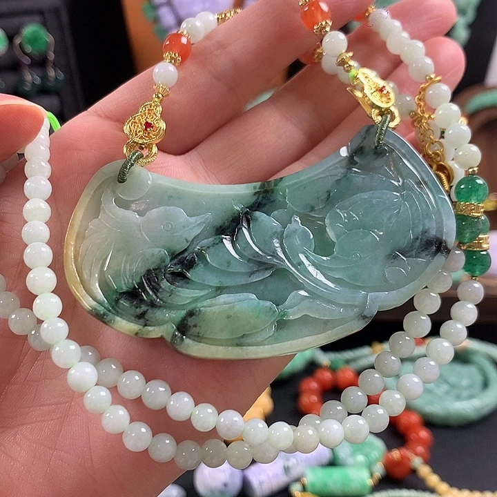 翡翠未镶嵌颈饰吊坠