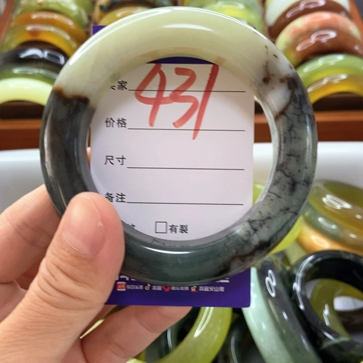 苏***牧蛇纹石玉未镶嵌手镯