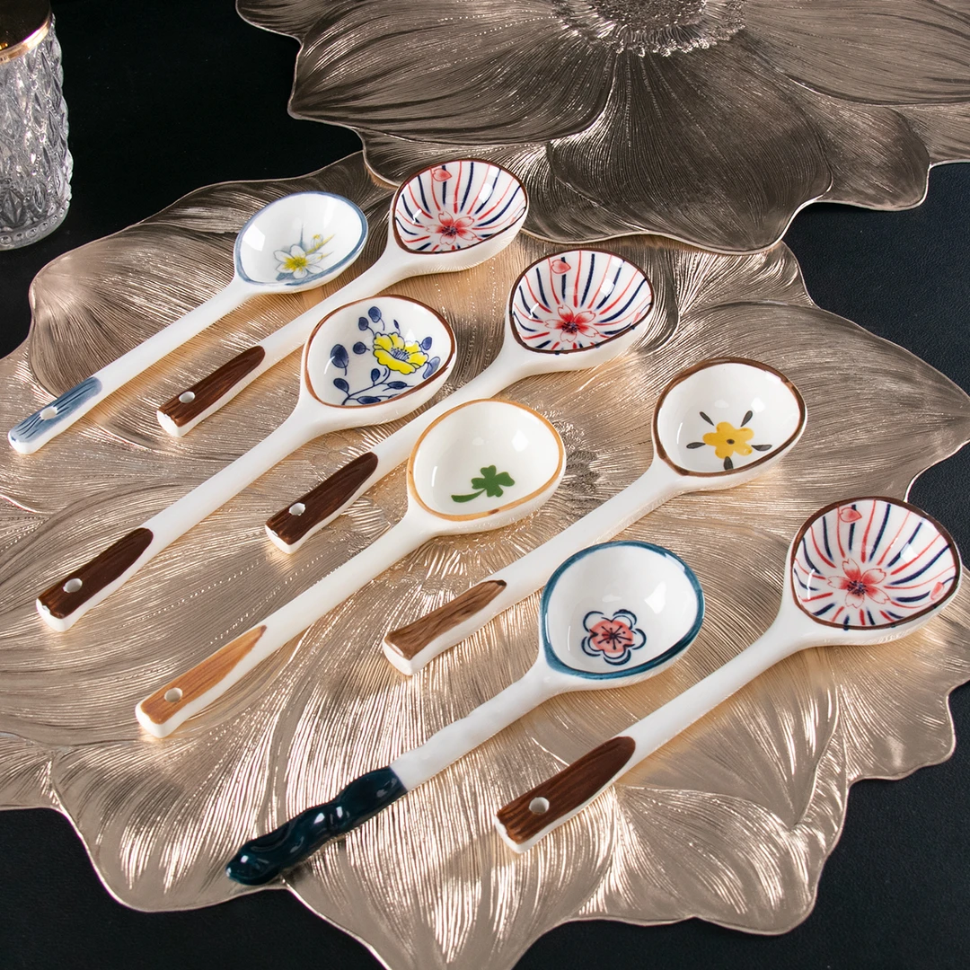 高颜值长柄勺家用陶瓷吃饭勺喝粥勺陶瓷釉下彩餐具颜色随机发P