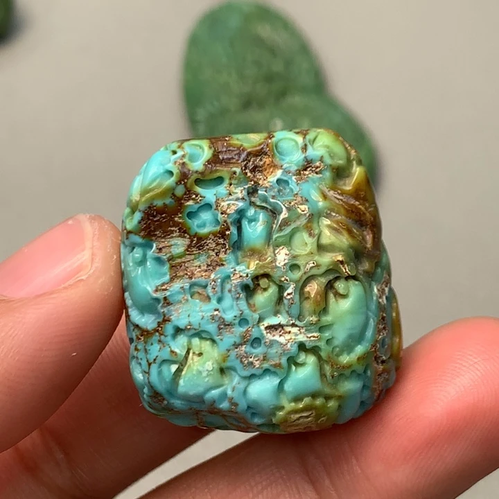 绿松石未镶嵌颈饰