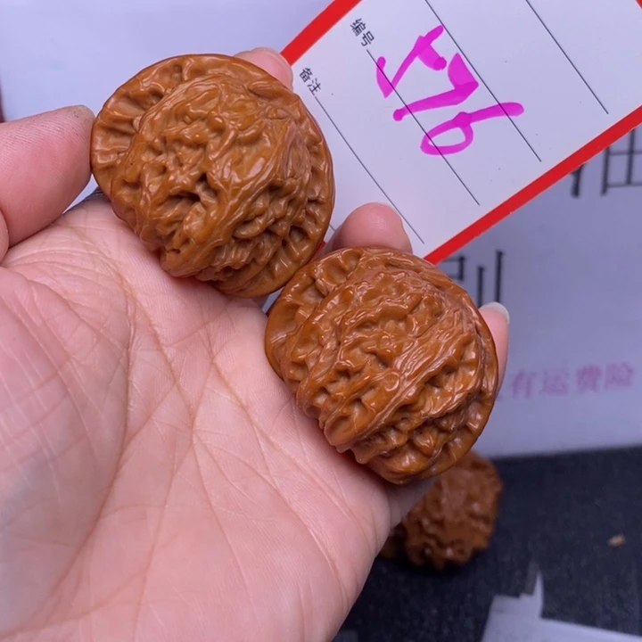 把件文玩核桃贰576，41.5白狮子色差